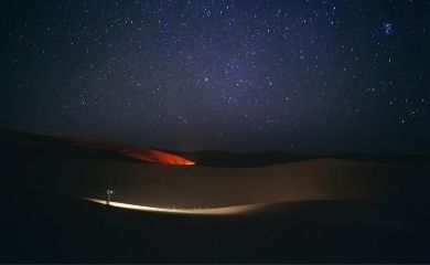 砂漠で観る満天の星空